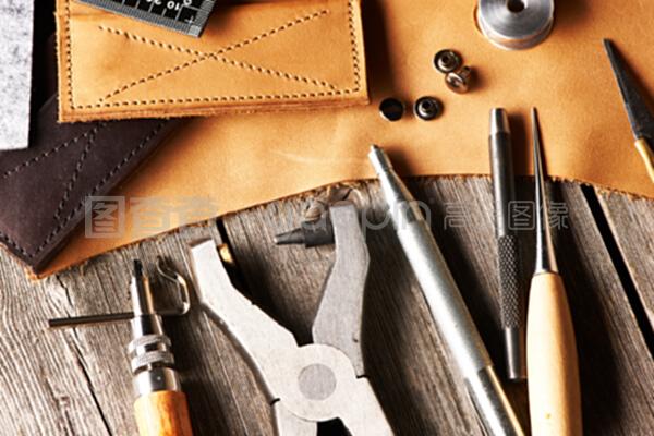 匠心與創(chuàng)意的交響 皮革制作工具廣告設(shè)計(jì)如何打動(dòng)人心